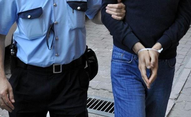 etenin Emniyet'e yuvalanmasn engelleyen ileri Bakan Beir Atalay'n cebine 'Sen iasn' notu kondu. MGK, mikrofondaki bcekle dinlendi; FET aleyhine karar alnp alnmad renildi.