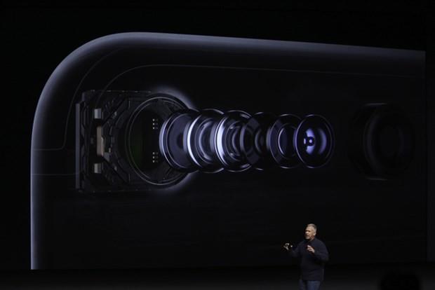 iPhone 7&#8217;nin n kameras 7 MP ve HD zellii sahip.