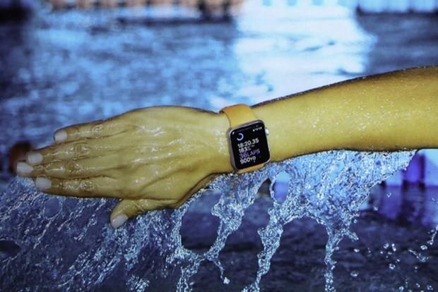 Lansmanda yeni nesil Apple Watch'ta grcye kt. Yeni Apple Watch ile 50 metreye kadar su geirmezlik zellii geldi.