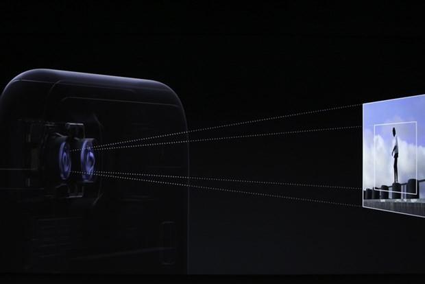 iPhone 7 ve 7 Plus retina HD ekrana da sahip. Ekran ise bir nceki modele oranla yzde 25 daha parlak.