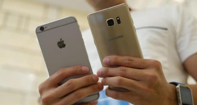 Ayrca, anten izgilerinin kenara tand telefonda, 3.5 mm kulaklk girii bulunmuyor.