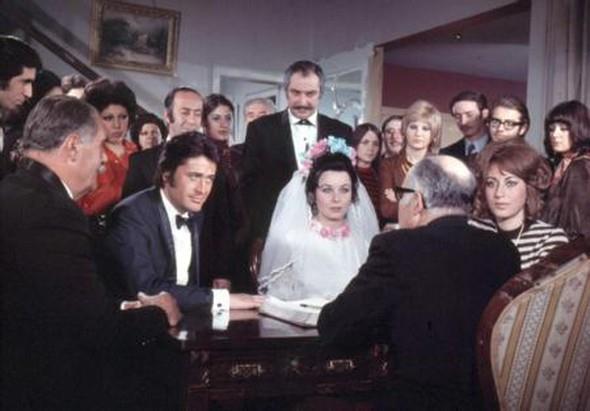 kili ilk olarak ynetmenliini Memduh n'n yapt Gelincik filmi ile izleyici karsna kt.