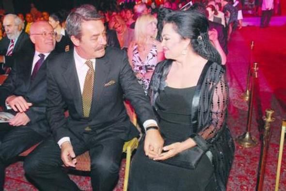 Sinema izleyicisinin 'evlilik' haberlerini bekledii iki nl isim getiimiz yllarda uzun sren bir kslk yaad.