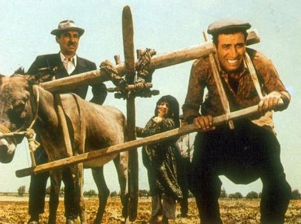 2000 ylnda hayatn kaybeden Kemal Sunal ve ener en'in birlikte rol ald son film Davaro...