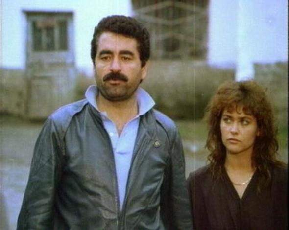 Pepee elkilen ynetmenliini brahim Tatlses'in yapt Mavi Mavi, Aksn, Hlya filmlerinde de iki oyuncu birlikte rol ald.