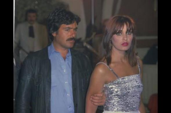 FERD TAYFUR - NECLA NAZIR    Kimi zaman zengin kz fakir ocuk ilikisini, kimi zaman ise sanat ile sosyetik gzel akn anlatt Ferdi Tayfur ve Necla Nazr...