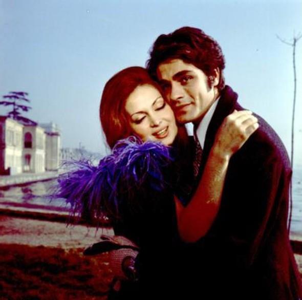 TRKAN ORAY - KADR NANIR    Biri Trk sinemasnn Sultan' Trkan oray, dieri ise efsane jnlerden biri olan Kadir nanr...