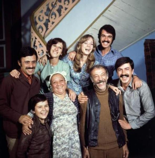 Ynetmenliini Ertem Eilmez'in yapt Hababam Snf Serisinde de usta sanatlar birlikte boy gsterdi.