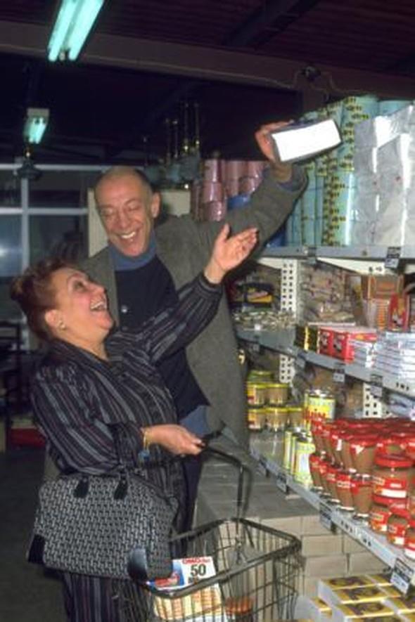 Efsane ikiliden Adile Nait 1987 ylnda hayata gzlerini yumdu, Mnir zkul ise zel bir hastanede tedavi altnda...