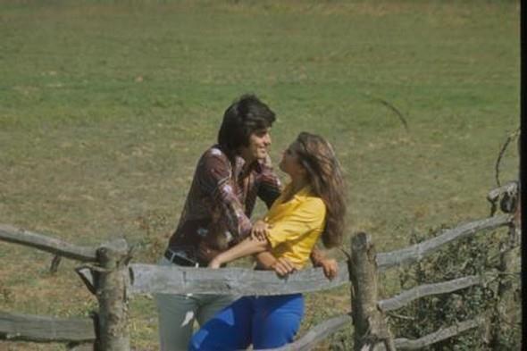 GLEN BUBKOLU - TARIK AKAN    Bir dnem Yeilam'da frtnalar estiren Glen Bubikolu, filmlerinde daha ok Tark Akan ile kamera karsna geti.Ses dergisinin dzenledii yarma ile sinemaya adm atan iki nl isim ksa srede byk beeni toplad.