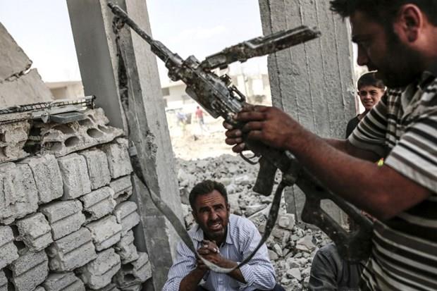 1- Suriyeli Krtler ile Suriyeli muhaliflerin sava  <p>  Washington Post'un iddiasna gre, Suriye'de olas savalardan biri ABD destekli YPG ile Trkiye'nin destekledii zgr Suriye Ordusu'nun cephede kar karya gelmeleri. Gazeteye gre bu sava balam durumda ve en karmak atmalardan biri olarak ne kyor. ABD'nin taraflarn atmamas iin aba harcad belirtiliyor.