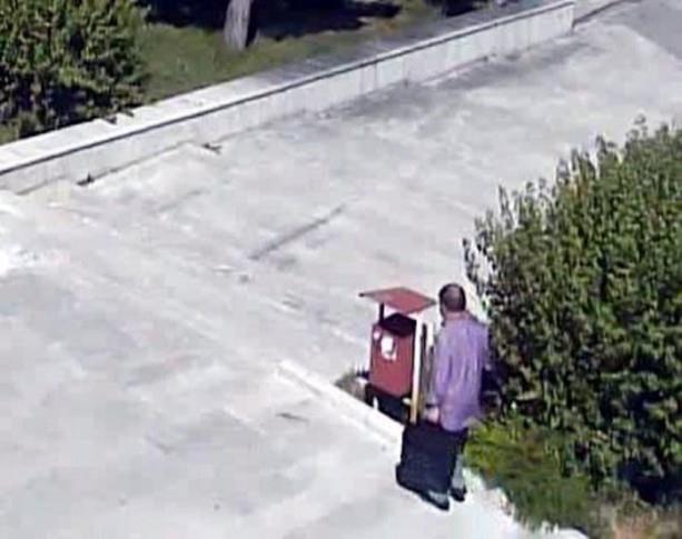 Kasa ve flash bellekleri inceleyen polis, Prof. Dr. Tan ile FET eleba Fetullah Glen arasndaki karlkl yazmalar ve sohbet toplantlarnda kulland deerlendirilen eitli belgelere ulat. Prof. Dr. Tan'n gnderdii mektuplarda Glen'e iltifat ettii, Glen'in de kendisine teekkr ettii belirlendi.