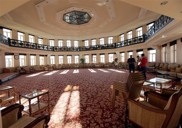 Erzurum Milli Eitim Mdrl de KHK ile Milli Eitim Bakanlna devredilen, olduka byk bir alana kurulu bu koleji, daha sonra 4 ayr okula evirdi.