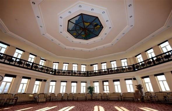 Bunun zerine gerekli incelemeleri yapan ve polis, delilleri topladktan sonra koleji mhrledi.