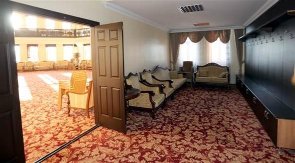 Soruturma erevesinde, l Emniyet Mdrl Kaaklk ve Organize Sularla Mcadele ubesi ekipleri, Basavcln talimat dorultusunda Olaanst Hal (OHAL) kapsamnda Kanun Hkmnde Kararname (KHK) ile Milli Eitim Bakanlna devredilen eitim kurumlarnda inceleme yapt.