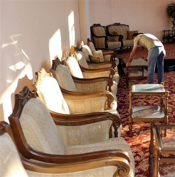 zel blmn ikinci katna kan polis, ok daha byk bir srprizle karlat. Burada yaplan kontrollerde ise gelen kiiler iin hazrlanan iki ve er kiilik yatak odalar ile mutfak, kk toplant salonlar ve restoran olduu belirlendi.