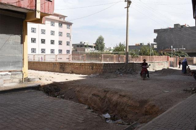 Terre destek veren belediyelerde hendek kazma, bombal ve silahl saldr, roketatarl saldr, terr eylemleri, belediyeye ait aralarn hendek kazma ve barikat kurmak iin kullanlmas, belediyeye ait aralarla terr rgt mensuplarnn cenazelerinin tanmas, terr rgt propagandas gibi olaylarn yan sra yaplan arama almalarnda ok sayda mhimmat ele geirildi. te kayyum kararna 'delil' niteliindeki olaylar...