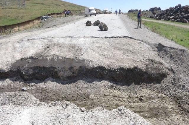 ileri Bakanl, PKK-KCK ve FET'ye yardm ve destek verdii gerekesiyle, haklarnda yrtlen soruturma ve kovuturmalar kapsamnda grevden alnan 28 belediye bakannn yerine kanun hkmnde kararname gerei 28 kiiyi grevlendirdi.