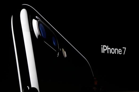 Bytlm emojiler, hareketli mesajlar ve Apple Music entegrasyonu gibi yenilikler gze arpyor. iOS 10 ile birlikte gelitiricilere de uygulamalarn iMessage&#8217;a entegre etme frsatn veriyor.