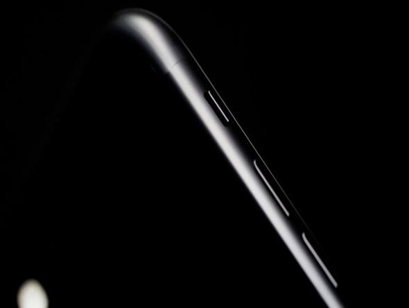 letim sistemindeki deiiklikler sadece Siri ile snrl kalmyor ve genele yaylyor. Apple, sreklilik konusundaki almalarn iOS 10&#8217;da Evrensel Pano ile srdryor.