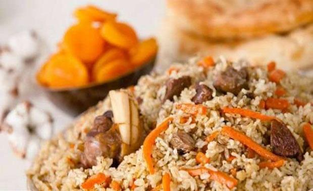 ZBEK PLAVI (ETL)   Kuzu incikler suda et kemikten ayrlncaya kadar halayn, didikleyin etleri ve iinde pien et suyunu bir kenara ayrn.     Soan yemeklik dorayn, havucu uzun uzun rendeleyin, sarmsa ince dorayn.     Tencereye 2 yemek ka zeytinya ekleyin, srasyla soan, havu ve sarmsa kavurun.     Salalar ekleyip kokular kncaya kadar kavurun, kimyonu ekleyip kavurmaya devam edin.     Ykadnz pirin, tuz ve karabiberi ekleyin bir tur evirip incikleri haladnz et suyundan 3 su barda ekleyin ve kapan kapatn.     Pilavnz suyunu ektiinde ateten aln, didiklediiniz etleri ve tereyan ekleyip kartrn.     zerine bir kt havlu rtp kapan kapatn ve dinlenmeye brakn.