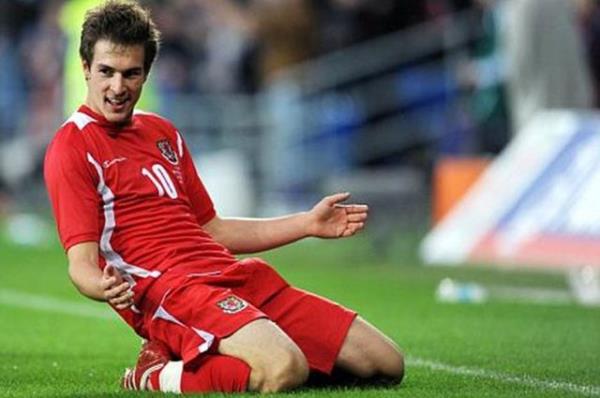 Ramsey'in ampiyonlar Ligi play-off turu ilk ma iin stanbul'a gelmesi, Twitter'da da geni yank buldu.