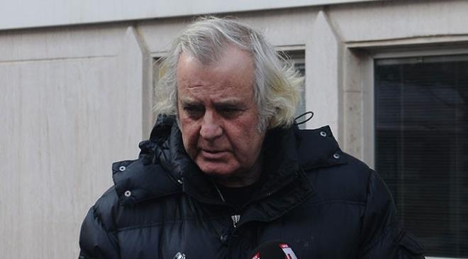 Gerek ad Tark Tahsin regl olan Tark Akan, 13 Aralk 1949 stanbul doumlu.