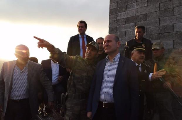 Bakan Soylu, burada ehit korucularn yaknlarn ziyaret edip basal diledi.