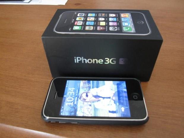 iPhone 3GS   <br>  135 gram