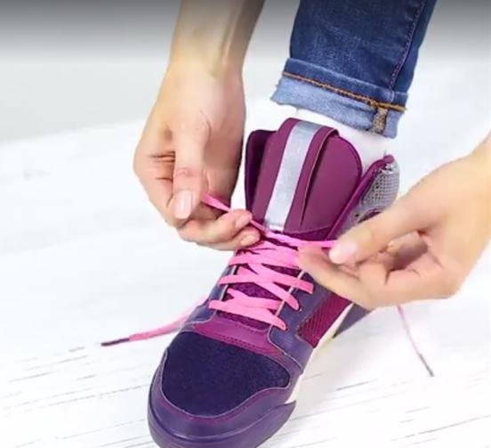 Ayakkabnz balarken backlar teker teker dmlemek hem yanl hemde uzun srecektir.