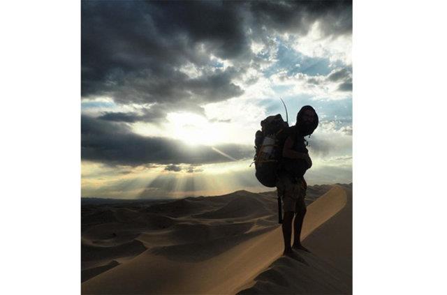 <p>BAARDIM!! "GOBI L" </p>  <p>"Arkadalar Gobi'nin en byk kumdan dalarnn bulunduu Khongoryn Els'in tamamn yryerek gemeyi baardm!..</p>