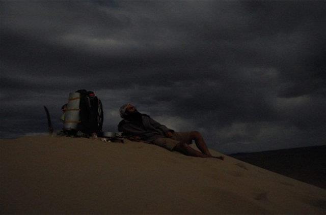 lde sadece gne deil her ey scak, yrdm kumlar... ki daha baka bir ey yok zaten."