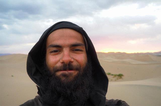 niversite rencisi Gltekin Mert, Moolistan'da bulunan Gobi l'n tek bana yryerek geti.