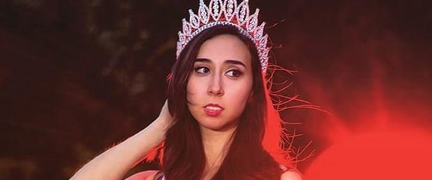 Ecem zgr: Almanya'da yaplan  Top Model of the World yarmasnda Trkiye'yi temsil eden model Ecem Uzgr, 'Trkiye Gzeli' sanlmasndan dolay sosyal medya zerinden yaplan ar yorumlara cevap verdi.