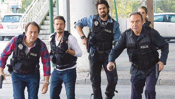 Acun Ilcal'nn yapmcln stlendii Survivor'da ampiyon olduktan sonra nlenen Uur Pekta, 'Arka Sokaklar' dizisinde 'Murat Komiser' karakterine hayat vermiti.