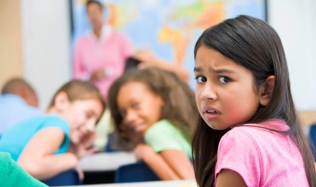 Ancak Psikolog Konca&#8217;ya gre bu yntemler yalnzca geici sonular veriyor: &#8220;Bu gibi deiiklikler ocuklar balangta mutlu ve okula uyumlu gsterse de ksa srede ocuklarn yeniden evde kalma istei gstermelerine neden olur. Uygulanacak baz admlar ise ocuklarn okul fobisini yenmesine katk salayabiliyor.