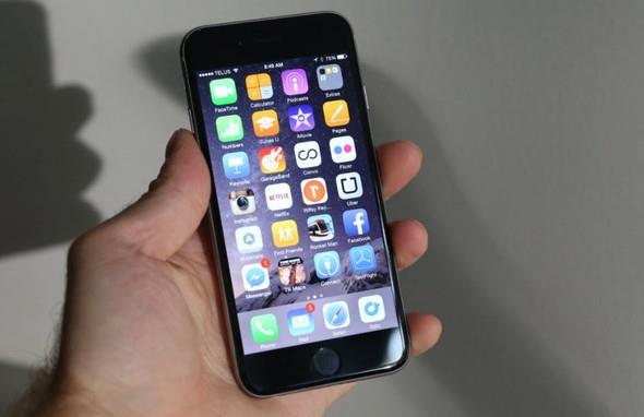 Eski fotoraflardan kurtulun. Yzlerce fotoraf telefonunuzda tutmak yerine bu fotoraflar iPhoto ile yedekleyebilir veya iCloud ile internete kaydedebilirsiniz.