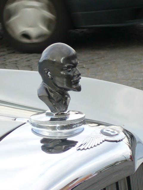 Komnizmi de kapitalizm iinde kullanabilirsiniz...