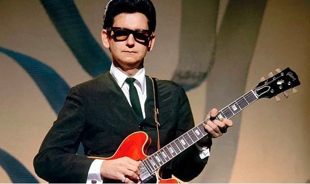 Orbison, 1966 ylnda kars Claudette Frady'yi korkun bir motosiklet kazasnda kaybetti. Yazd arklarn pek ou da Claudette iindi. Bu byk trajediden sadece iki yl sonra evinde byk bir yangn kt.  olundan ikisi ieride yanarak can verdi. 1973 ylnda ise en byk olu Grady, kran gnn babasyla kutlamak iin yola kt. Aracyla yapt kazadan ne yazk ki canl kurtulamad. Orbinson'un kalbi bu byk aclar daha fazla tayamam olacak ki, 1988 ylnda kalp krizi geirerek hayata veda etti.