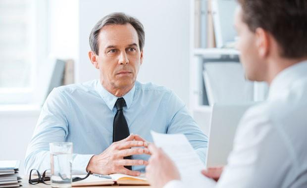 Gergin ve yalan syleyen insanlar daha derin nefes alp vermeye balarlar. Omuzlar ykselir, sesleri slar.