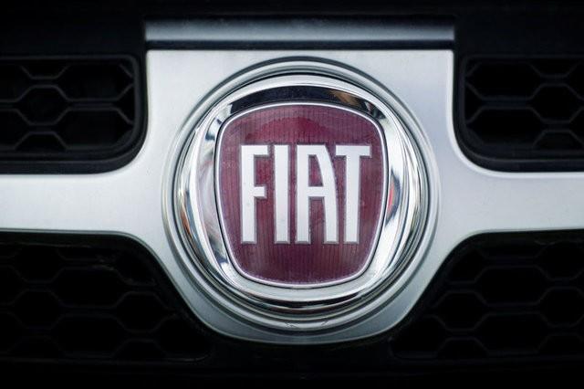 Ticari aralar Doblo ve Fiorino'yu 30 bin liraya 15 ay vadeli sfr faizli veya 24 bin liraya 20 ay vadeli sfr faiz, Ducato ve Fullback'i 50 bin liraya 12 ay vadeli sfr faizli veya 36 bin liraya 18 ay vadeli sfr faizli kredi imkan ile sata sunan Fiat, Pratico'da 3 bin 500 lira nakit alm indirimi ve 30 bin lira 30 ay vadeli yzde 0,99 faizli kredi frsat tanyor.