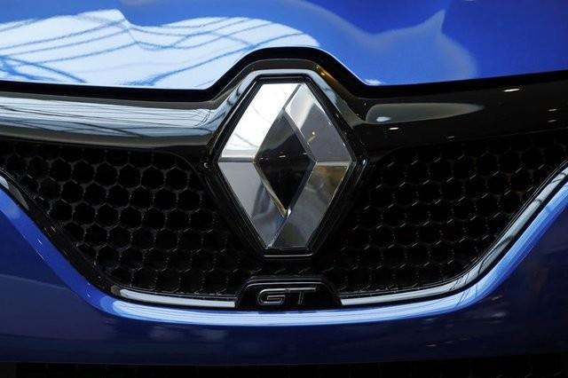 Renault, tm model yllarndaki Kangoo Multix ve Kangoo Express modellerinde maksimum 24 bin lira ve 18 ay, Trafic Panelvan ve Master'larda maksimum 30 bin lira ve 24 ay, Trafic Multix ve Passenger'lerde maksimum 20 bin lira ve 20 aya kadar sfr faizli kredi imkanndan yararlandryor.