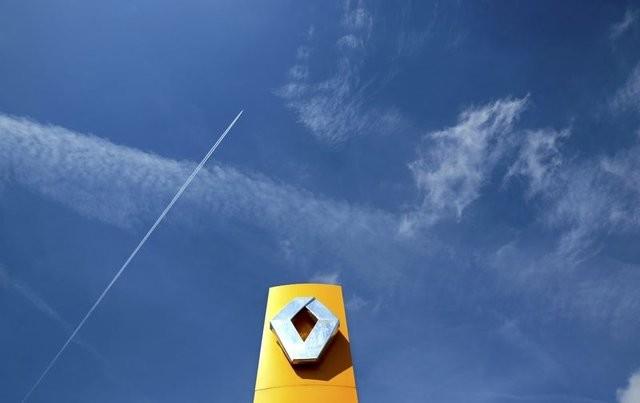 Eyll ay finansman kampanyalarndan yararlanmadan yaplan satn almlarda, Kadjar, Captur, Master ve Trafic&#8217;lerde 2 bin, Kangoo Multix ve Kangoo Express&#8217;lerde ise bin 500 lira nakit alm indirimi uygulanyor. Kampanya kapsamnda eyll aynda Clio HB 49 bin 350, Captur 62 bin 800, Kadjar 79 bin 900, Fluence 75 bin 950, Yeni Megane HB 69 bin 800 ve Talisman 109 bin 400 liradan balayan fiyatlarla sata sunuluyor.