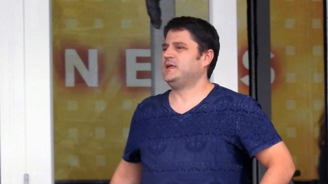 Aydoan Vatanda, savclka hazrlanan dosyada Fuat Avni trol etesinin ba olarak gsteriliyor. FET'nn 17-25 Aralk darbe srecinden sonra propaganda amacyla at Fuat Avni hesabn yneten kiinin Aydoan Vatanda olduu bilgisini, ABD Federal Soruturma Brosu (FBI) Trk makamlarna verdi. Hesab ilk kuran ve deifre olan Haberdar sitesinin yayn ynetmeni Said Sefa'dan sonra Fuat Avni hesabn Aydoan Vatanda ynetmeye balamt. Vatanda'n, Fuat Avni hesabnn gizli lideri olduu Trkiye'ye geldiinde bu hesab kullanmas zerine ortaya kt.