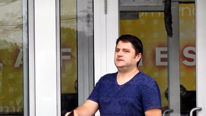 Aydoan Vatanda, 1988'de Deniz Lisesi'nden mezun oldu. 1995'te Deniz Harp Okulu'ndan ayrldktan sonra ayn yl Aksiyon dergisinde gazetecilie balad. FET'nn zel olarak yetitirdii Vatanda, 2009-2011 arasnda The New School'da medya alannda yksek lisans, Pensilvanya'daki Alvernia niversitesi'nde doktora yapt. Ayn zamanda Today's Zaman gazetesinde alt. Vatanda'n ABD'de belli periyotlarla rgt lideri Glen'le toplant yapt belirtiliyor.