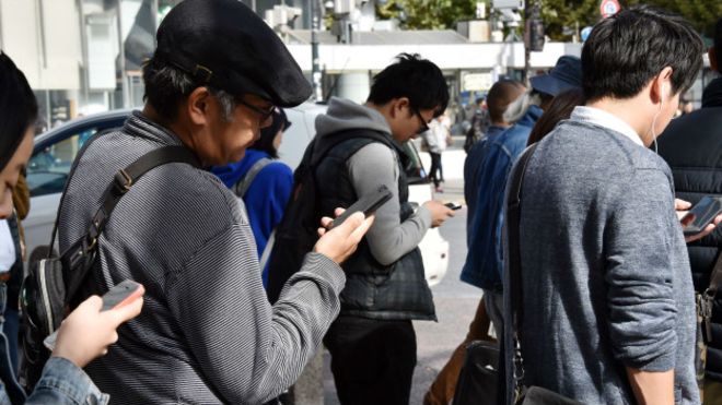 Bilgi toplumu olma hedefinde gelimi lkelerle ayn ligde olmasak da hem internetin lke zerinde penetrasyonunu arttrmak hem de akll cep telefonlarn yaygnlatrmak iin izlenecek stratejiler nem kazanyor. Elbette bu stratejiler tartlrken hem internet hizmeti hem de akll telefonlar zerinden alnan vergiler nem kazanyor.
