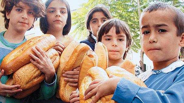 Drt kiilik ailenin salkl, dengeli ve yeterli beslenebilmesi iin yapmas gereken gda harcamas tutarn ifade eden alk snr 1386 lira 22 kuru olarak belirlendi.