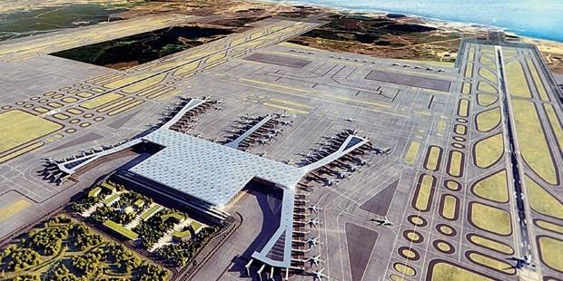 Akayolu, 90 milyon yolcu kapasiteli ilk etap iin yapm sren terminal binasnn 1,3 milyon metrekare olacan kaydederek, "Ben rahat bir ekilde 110 milyon yolcu kapasitesini kaldrabileceimizi dnyorum. nk u anda yllk 60 milyonun zerinde yolcuyu arlayan Atatrk Havaliman terminal binas 350-400 bin metrekarelerde" dedi.