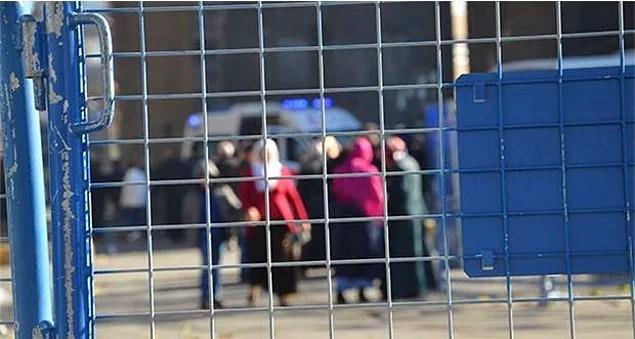 Bundan 3-4 g�n �nce �ngiltere'nin y�ksek tirajl� gazetelerinden biri olan Daily Express'te bir yaz� yay�nland�. Diyor ki, 'T�rkiye'de ikinci kaos ortam� geliyor. Bizim K�br�s'ta �ss�m�zdeki 10 bin deniz piyademiz, T�rkiye'de bulunan 50 bin �ngiliz'in can g�venli�i i�in T�rkiye'ye girecek, T�rkiye'de g�venli b�lgeler olu�turaca��z. Vatanda�lar�m�z� hava yoluyla tahliye edece�iz'. Bak�n bu bir i�gal plan�d�r. Bu ikinci kalk��man�n esas amac� i�gal.