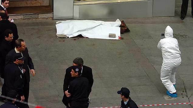 4- Cinayete kadar muhbir ile g�r��t�ler  Yeniden ele al�nan Dink cinayeti kapsam�nda Trabzon Emniyet �stihbarat M�d�rl���?nde de arama yap�ld�. Aramalarda y�llar �ncesine ait �nemli belgeler bulundu. ?12 Ekim 2006? ve ?12 Kas�m 2006? tarihlerinde haber eleman� Erhan Tuncel ile yap�lan ve bug�ne kadar ortaya ��kmayan g�r��melerin �slak imzal� raporlar� bulundu.